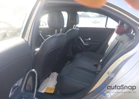 2019 Mercedes-Benz A 220 z USA, uszkodzony, nr VIN WDD3G4EB7KW020486